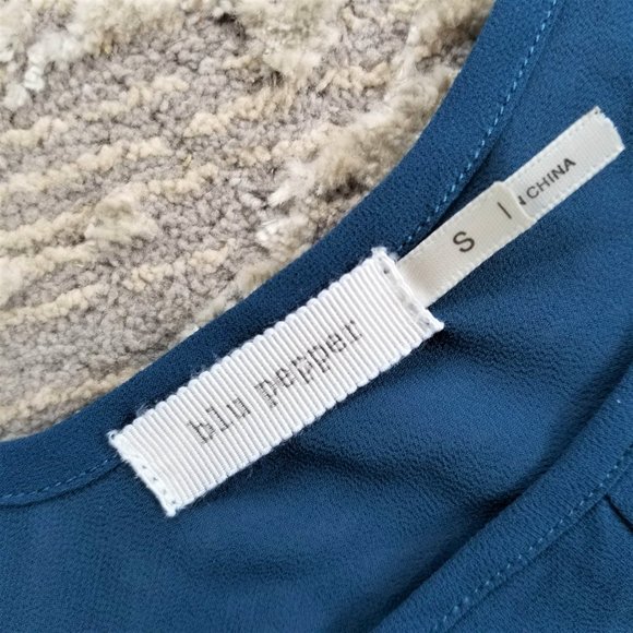 Top, Blouse. Teal. Embroidered. Blu Pepper Brand. Size Small. - Picture 12 of 13
